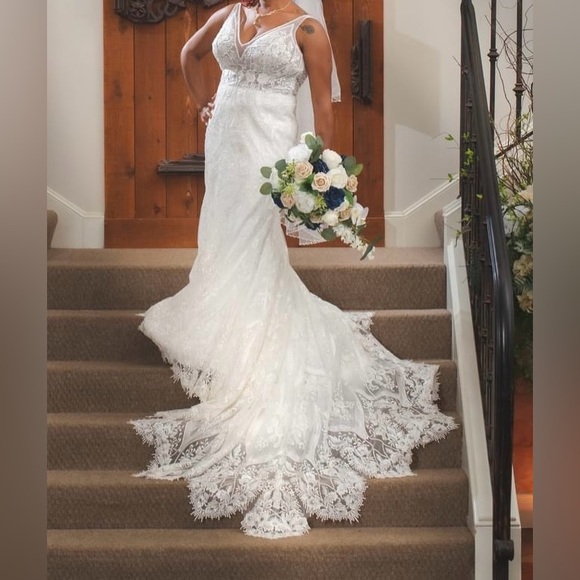 Fit-and-Flare White Wedding Dress - Picture 4 of 4